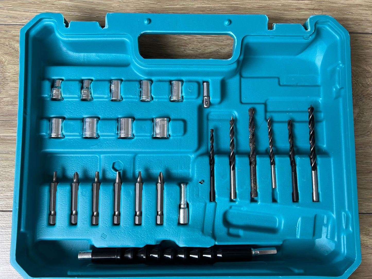 Taladro Inalámbrico  48 Voltios Makita Mandril De 3/8
